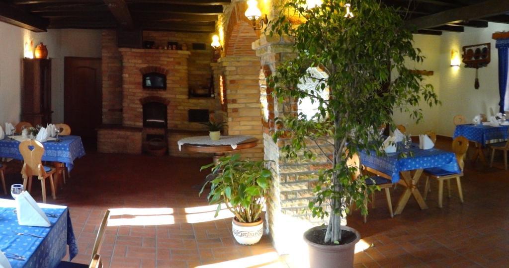 Szel Fiai Fogado Hotel Nyúl Buitenkant foto