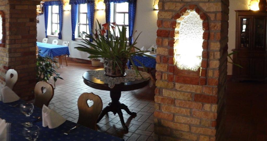 Szel Fiai Fogado Hotel Nyúl Buitenkant foto