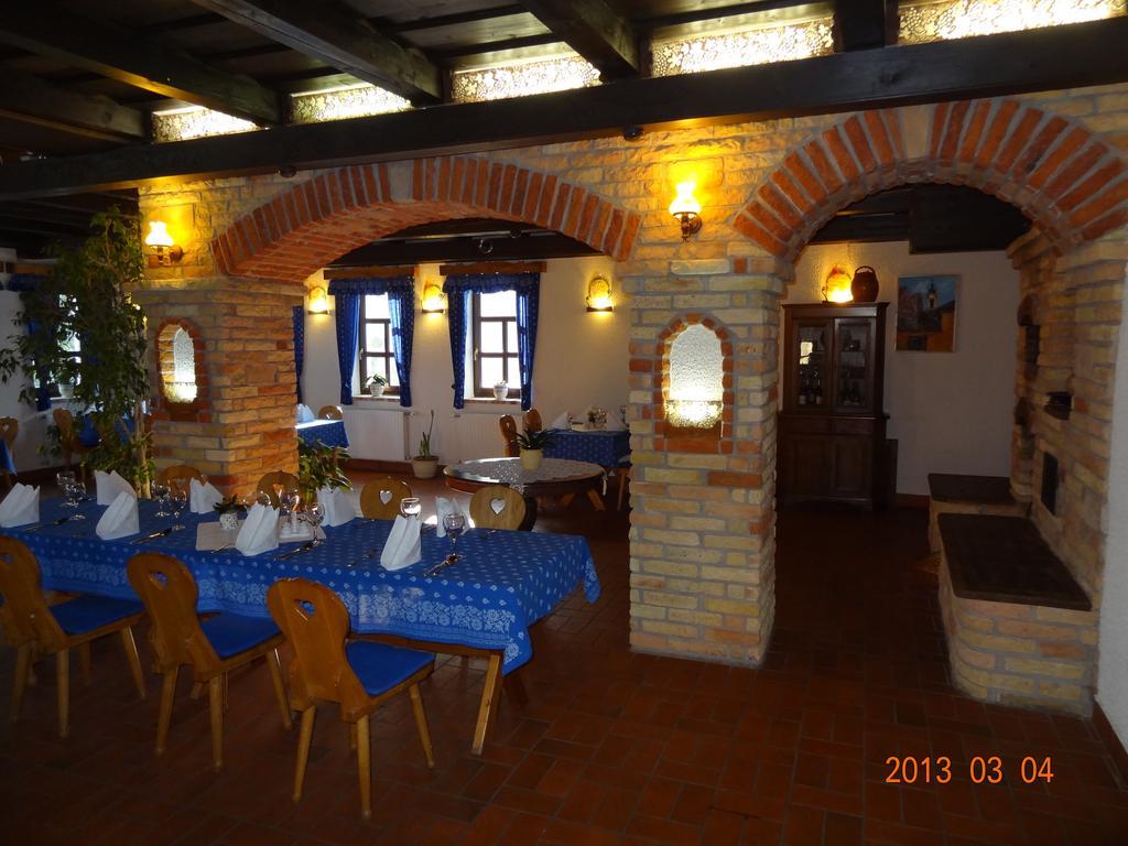 Szel Fiai Fogado Hotel Nyúl Buitenkant foto